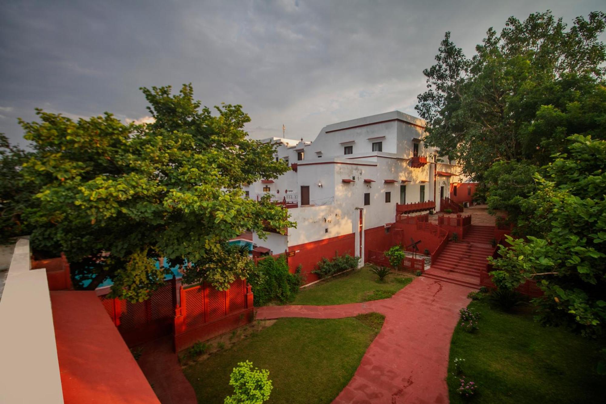 Amritara Chandra Mahal Haveli, Bharatpur Exterior photo