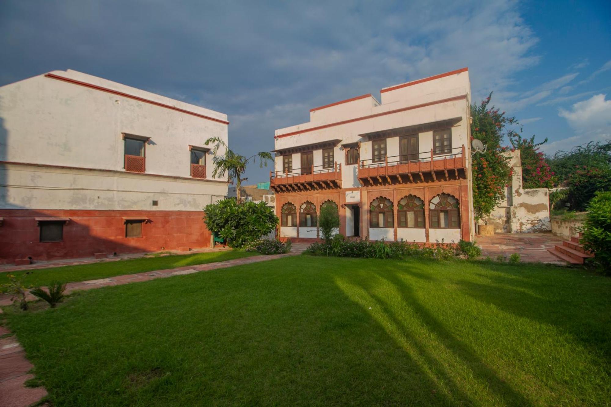 Amritara Chandra Mahal Haveli, Bharatpur Exterior photo