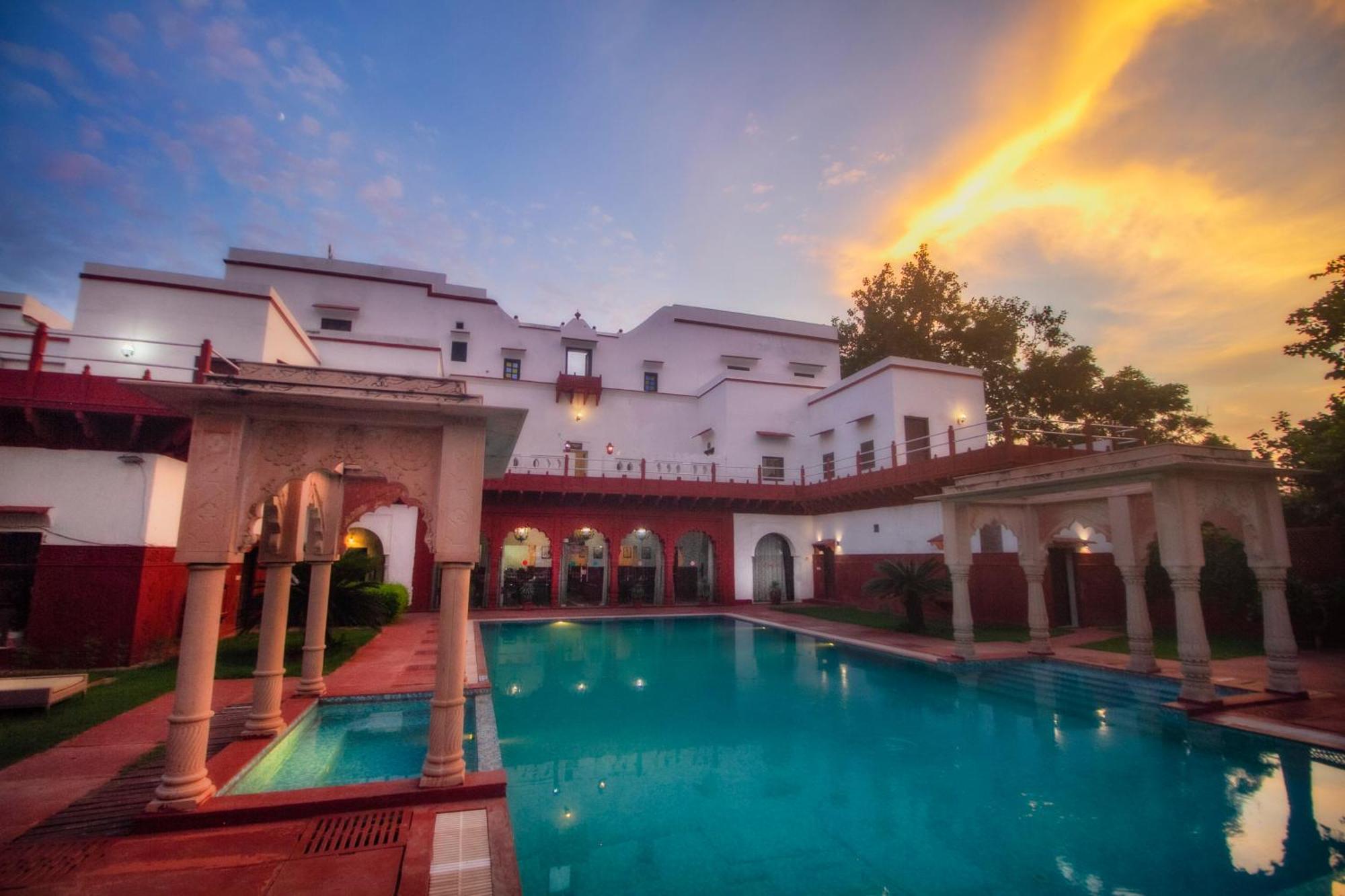 Amritara Chandra Mahal Haveli, Bharatpur Exterior photo