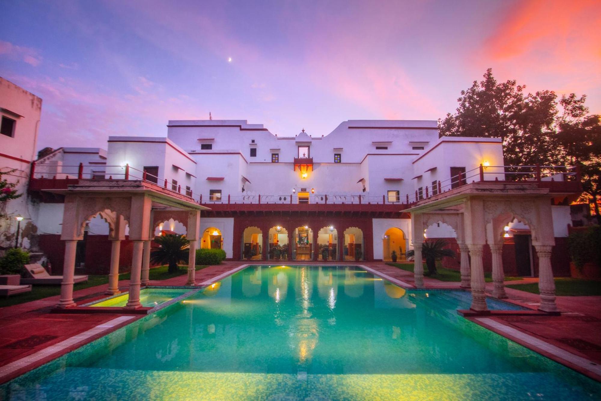 Amritara Chandra Mahal Haveli, Bharatpur Exterior photo